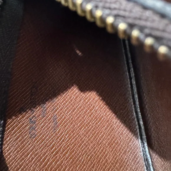 Louis Vuitton Monogram Key Holder - Picture 6 of 7